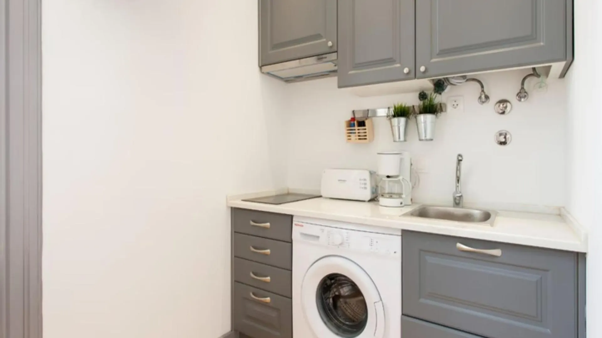 Studio Apartment Located Central Lisbon Portugal